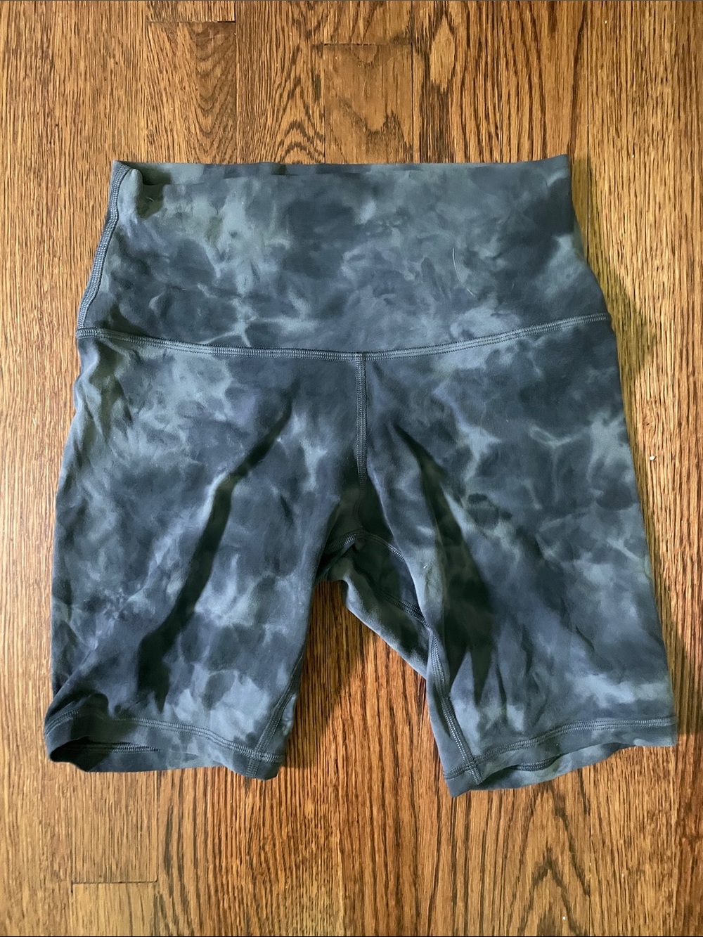 lululemon athletica Tie-Dye Charcoal/Black Bike Shorts size 6
